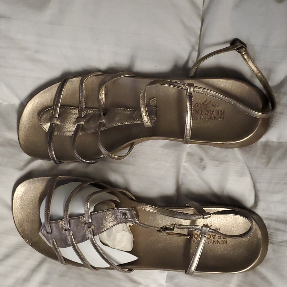 Kenneth Cole reaction leather sandals size 11 in champagne